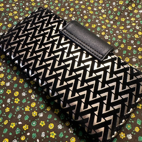 Adrienne Vittadini, NWT Wallet, Mettalic - Picture 10 of 15